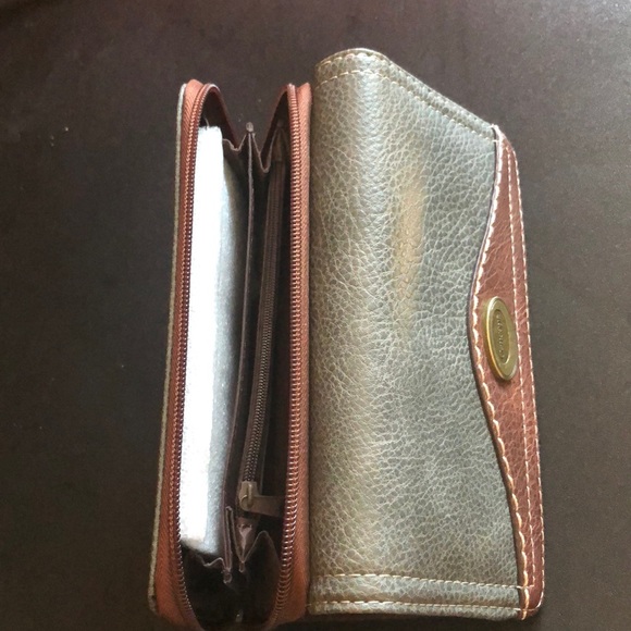 Beautiful wallets!!🌺 - Picture 8 of 8